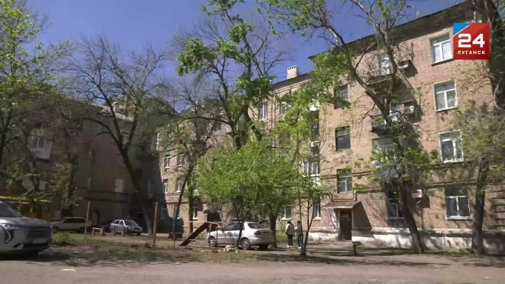 Шеф-регион Тюменская область силами своих специалистов восстановят крыши многоэтажек Краснодонского округа