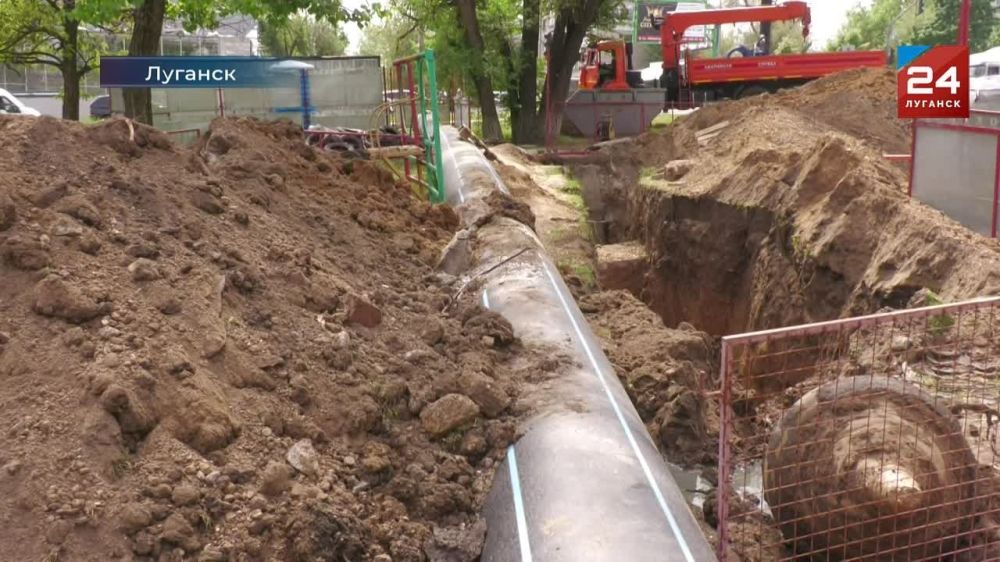 В Луганске меняют один из основных канализационных коллекторов