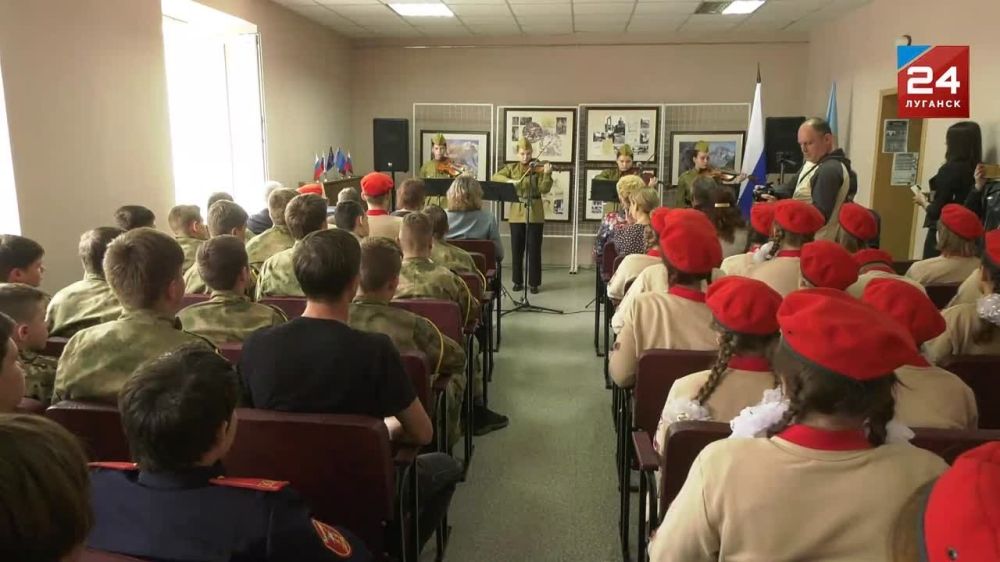 «Война и мир глазами художника Павла Гречишкина», — выставка по таким названием открылась в Антрацитовском историческом музее