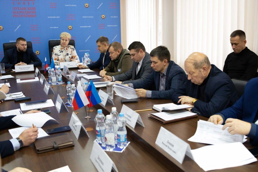 Ольга Бас: Дорогие коллеги, примите искренние поздравления с Днем российского парламентаризма!