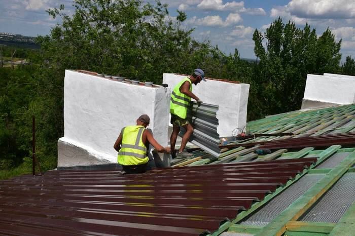 Брянская область в нынешнем году в рамках шефской помощи сделает акцент на ремонте кровель многоквартирных домов в Брянке