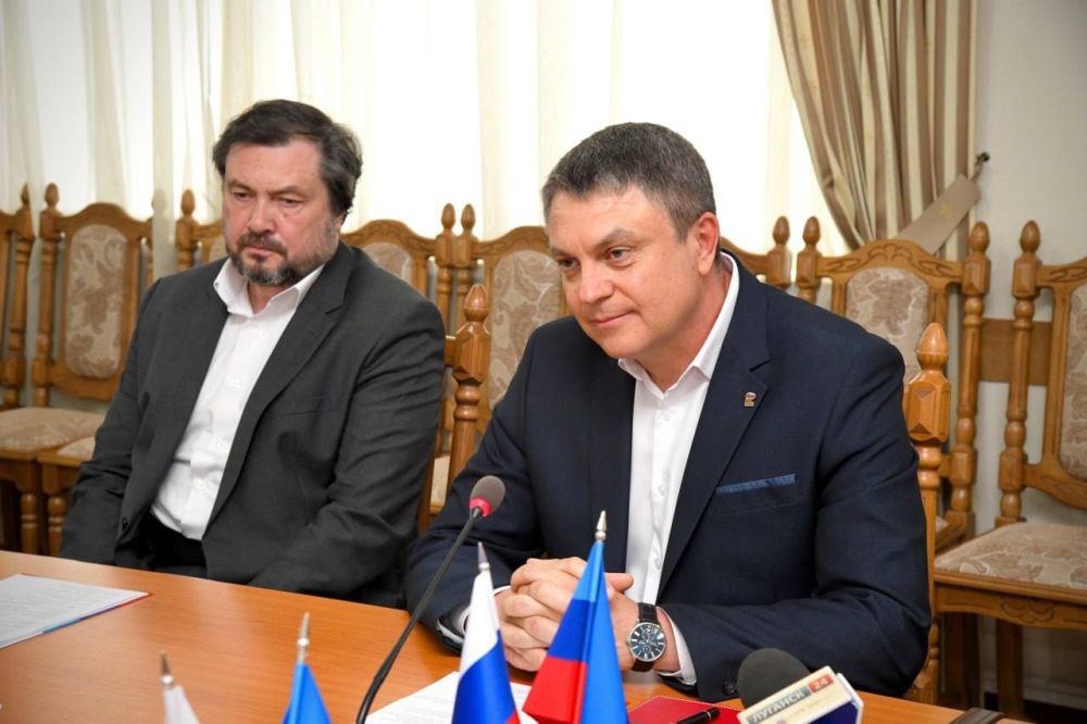 Леонид Пасечник: Обсудили с губернатором Калужской области Владиславом Валерьевичем Шапшой ход восстановительных работ в подшефном калужанам Первомайске