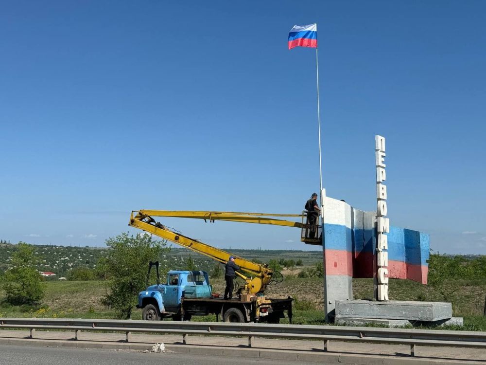 Сергей Колягин: Сегодня сотрудники Комбината коммунальных услуг произвели работы по обновлению лакокрасочного покрытия въездной группы в город Первомайск со стороны города Ирмино