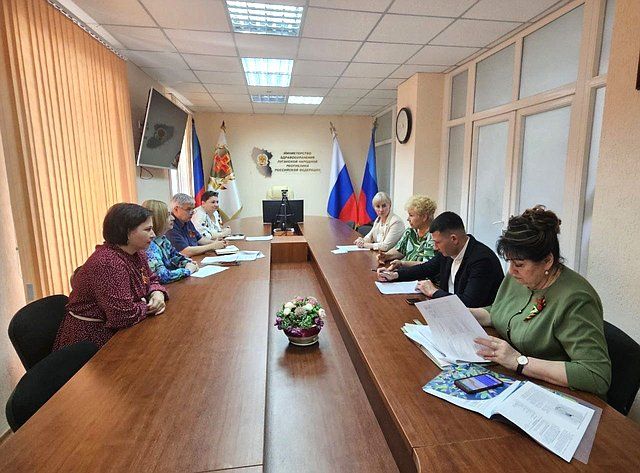 О. Бас провела совещание с руководством министерств здравоохранения и образования Луганской Народной Республики