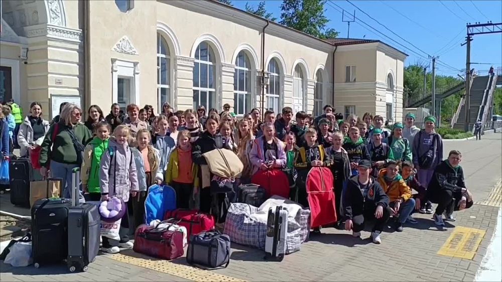 Евгений Морозов: Вот так, весело и дружно, юные таланты Брянки отправились в путь!