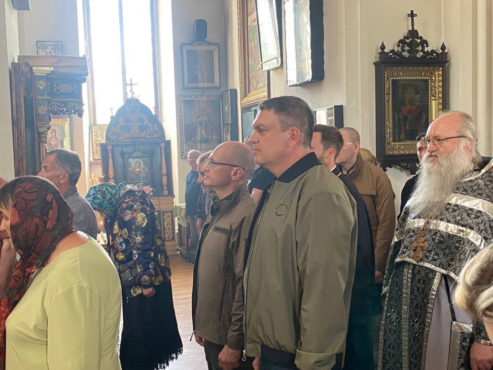 Леонид Пасечник: Вместе с Сергеем Кириенко посетили службу в Свято-Вознесенском соборе города Александровска