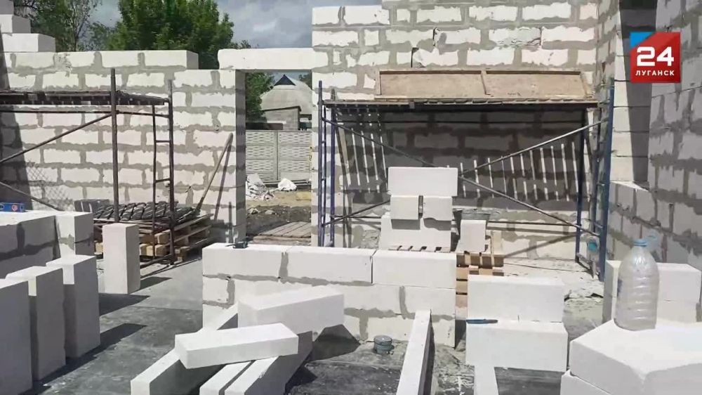 Сергей Кириенко вместе с Главой ЛНР Леонидом Пасечником посетили службу в Свято-Вознесенском соборе города Александровска