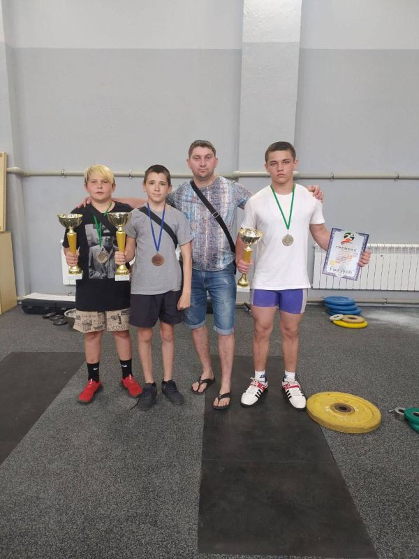 2-3 мая прошёл Турнир по тяжелой атлетике среди юношей и девушек, посвященный Дню Победы, стартовал в Луганске