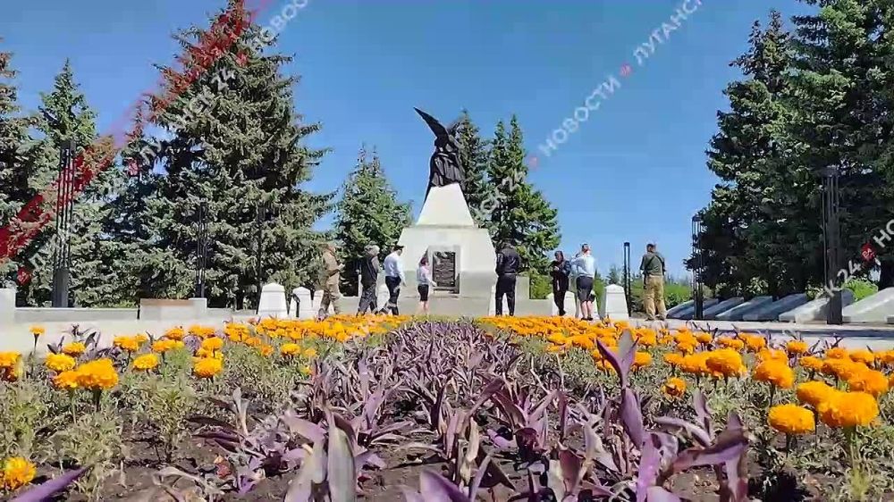 Частицу Вечного огня из Александровского сада в Москве доставили в Луганскую Народную Республику