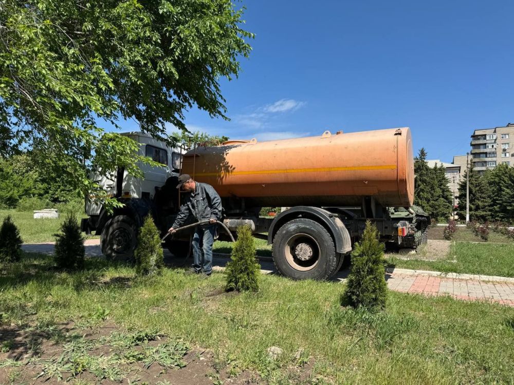 Сергей Колягин: В жаркое время года растения нуждаются в дополнительном поливе, поэтому в период высоких атмосферных...