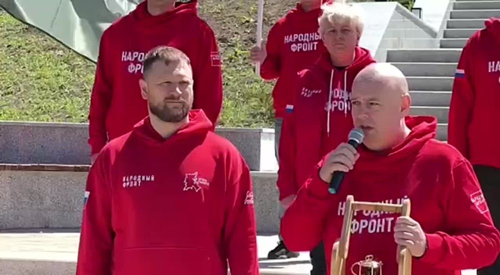 Огонь памяти из Александровского сада Москвы