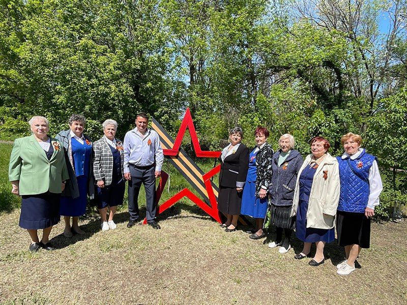 Этот День Победы. Ежегодно, 9 мая, мы вспоминаем о великих сражениях Великой Отечественной войны, о мужестве и героизме воинов-освободителей, отдавших свои жизни за жизнь и свободу будущих поколений