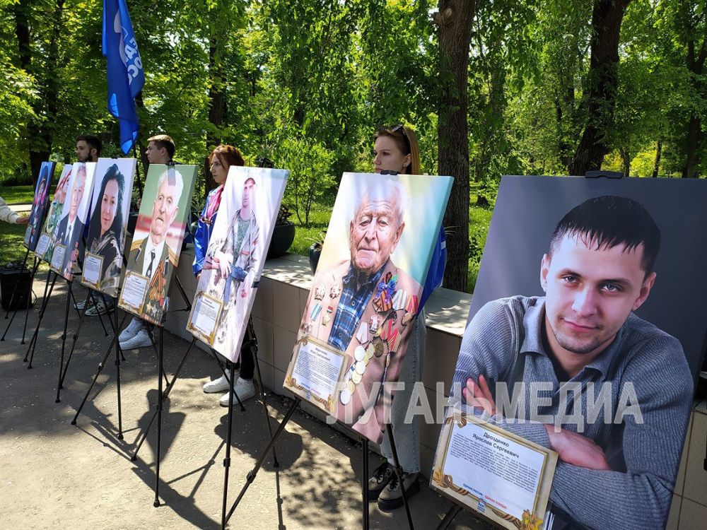 Единороссы в честь Дня Победы провели выставку фотопортретов «Единая Россия – единая Победа»