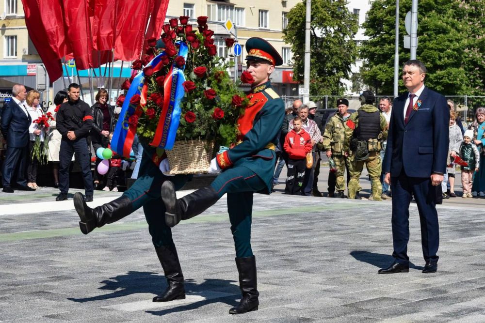 Леонид Пасечник: В святой для всех нас праздник – День Победы – отдали дань памяти советским воинам, которые в годы Великой Отечественной войны погибли за свободу и независимость своей великой страны