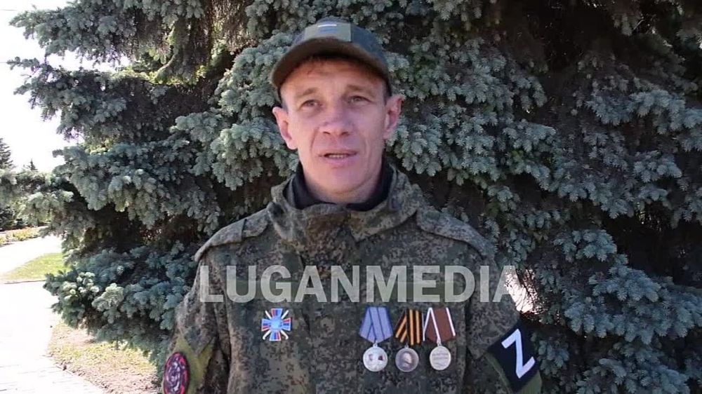 В Первомайске состоялась торжественная церемония поднятия флага Луганской Народной Республики