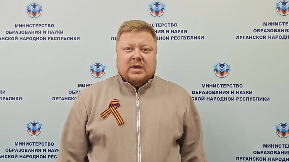 На дистанционное обучение с завтрашнего дня и до особого распоряжения также переведены учебные учреждения Суходольска, сообщил Министр образования и науки ЛНР Иван Кусов