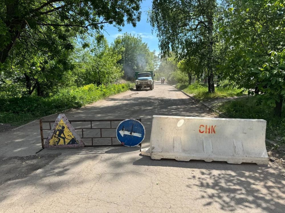 Сергей Колягин: Сотрудники Муниципального унитарного предприятия "Комбинат коммунальных услуг города Первомайска" продолжили работы по ямочному ремонту дороги по улице Харьковская