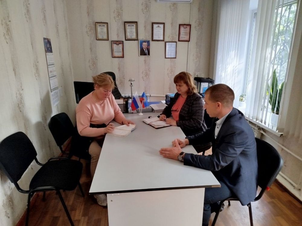 Сергей Колягин: Провел рабочую встречу с руководителем Первомайского комплексного центра социального обслуживания населения Евгенией Всеволодовной Левченко, которая с апреля месяца текущего года приступила к своим обязанностям