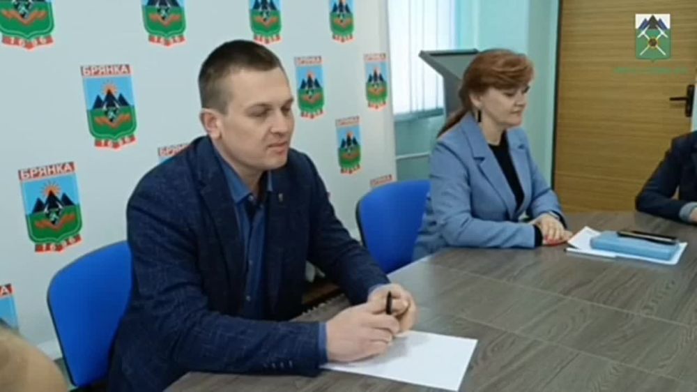 Евгений Морозов: Буквально на днях из Брянской области вернулась делегация, которая приняла участие в I Открытом многожанровом фестивале художественного творчества среди детей и молодежи «Всё для Победы: Брянск – луганской Брянке»