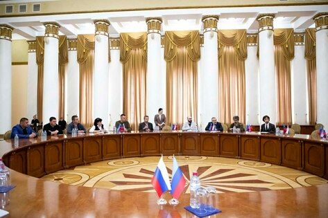 Участники конференции против неонацизма предложили создать в ЛНР совет межнациональных отношений