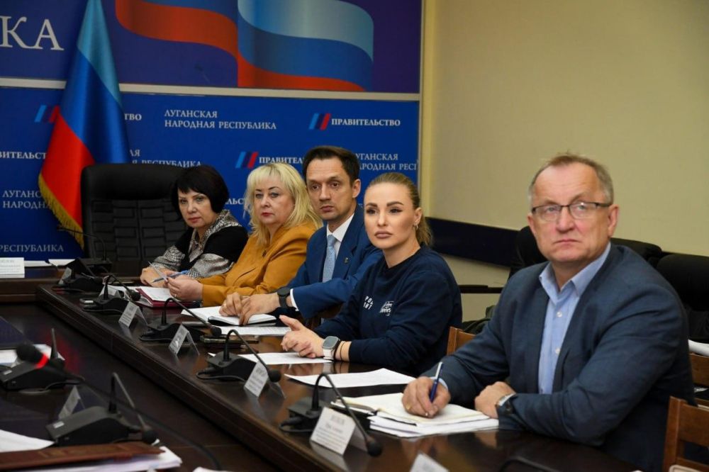 Комиссия рассмотрела заявки муниципалитетов ЛНР для участия в конкурсе лучших проектов создания комфортной городской среды, сообщили в Администрации Главы ЛНР