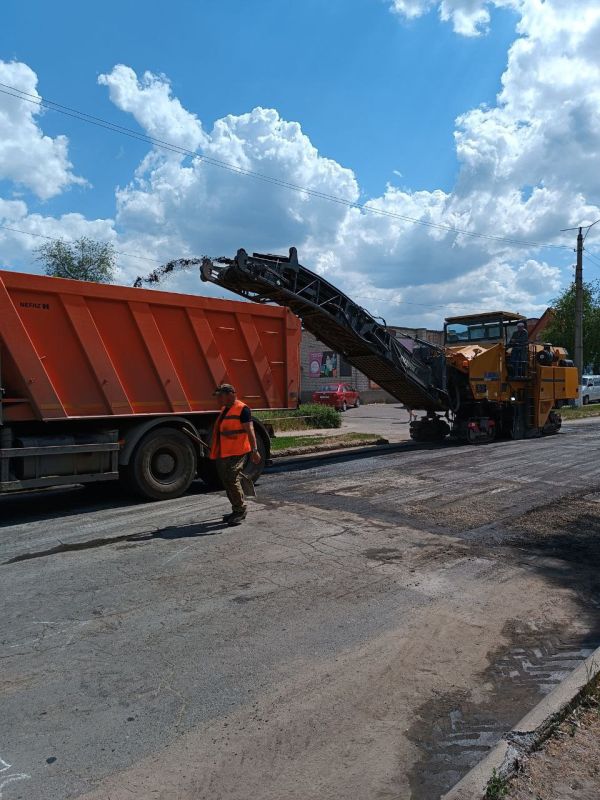 Начаты работы по ремонту автодорог в городе Счастье