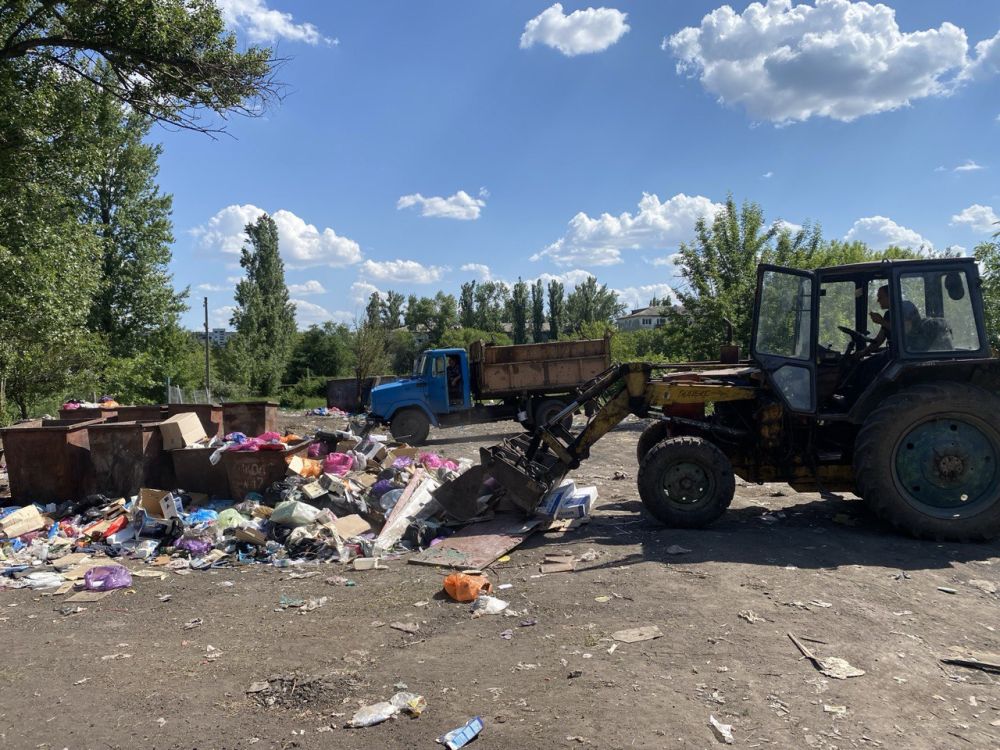 В Суходольске зачищают территорию точек сбора ТБО