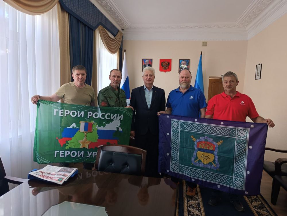 Сергей Козенко: Сегодня город Краснодон посетил член общественной палаты Белоярского городского округа, участник специальной военной операции, представитель казачества Семишев Виктор Иванович