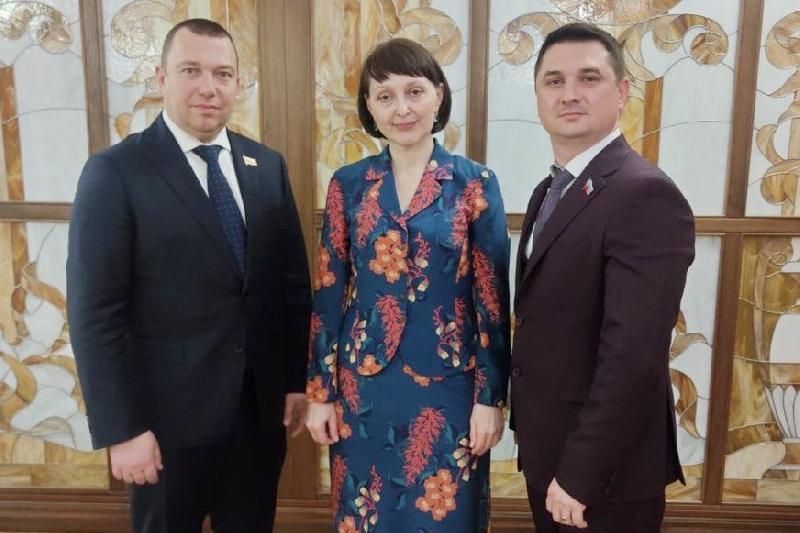 Максим Уваров поздравил депутатов парламента Хабаровского края с 30-летием Законодательной Думы