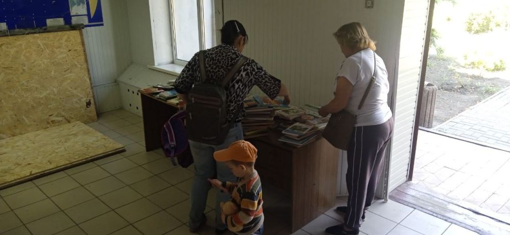 Детям школьного и дошкольного возрастов, проживающим в городе Горское, поисковой отряд Лазаревского района города Сочи "Козачья сотня" оказал гуманитарную помощь