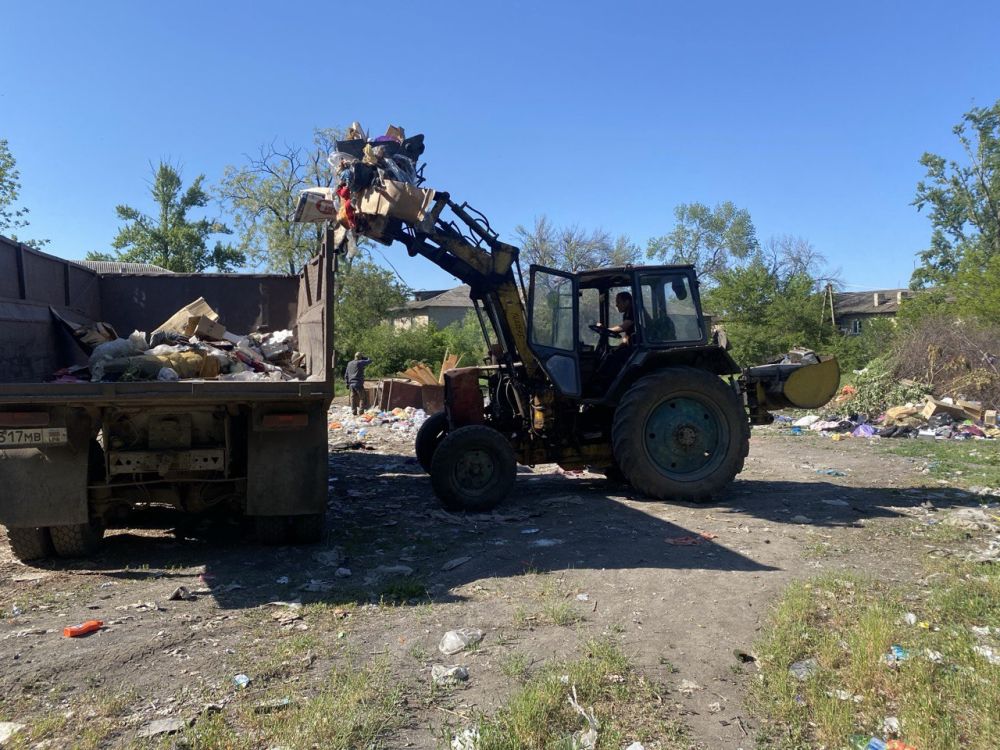 В Суходольске продолжаются работы по уборке стихийных свалок с территорий, прилегающих к точкам сбора ТБО