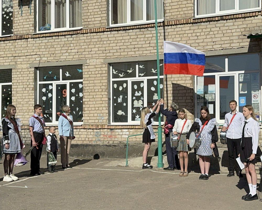 Сергей Колягин: Сегодня разделил радость от окончания учебного года с учащимися и выпускниками Первомайской средней школы №30 имени Евгения Олейникова