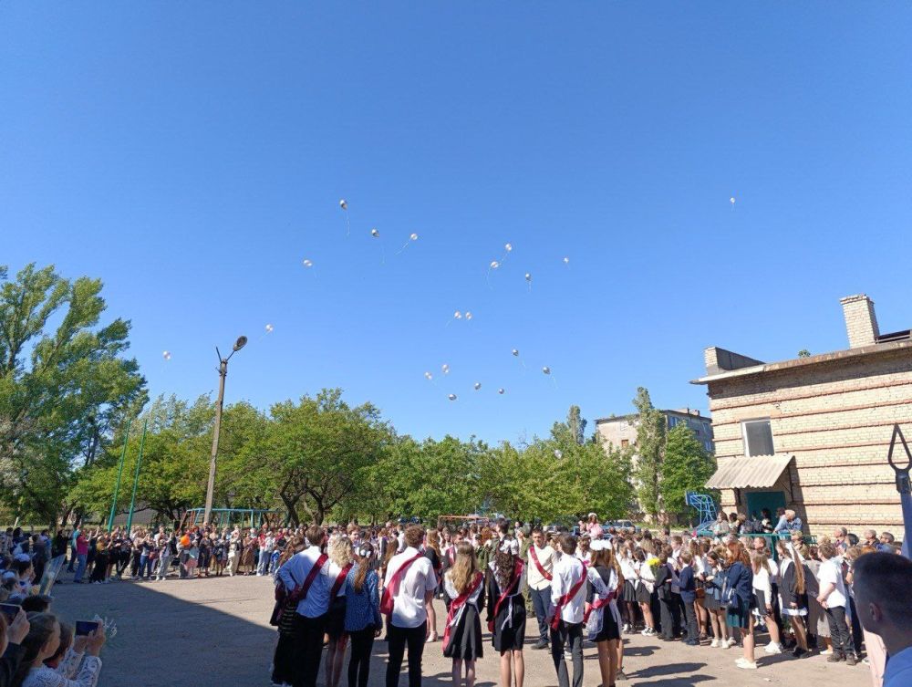 Сергей Колягин: Сегодня для 1444-х учащихся восьми общеобразовательных учреждений нашего городского округа прозвенел последний звонок