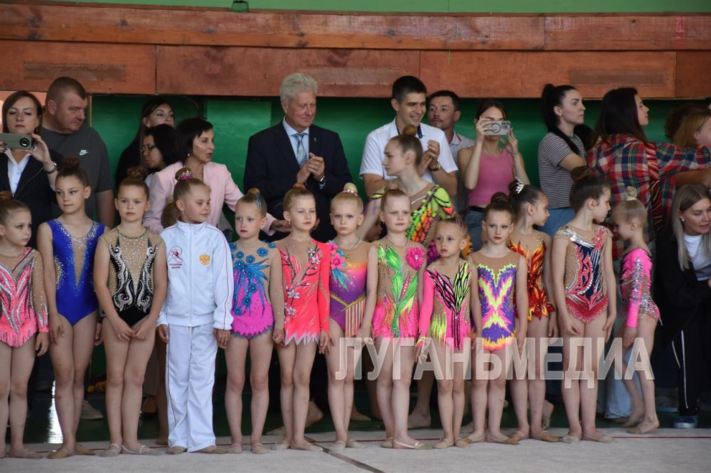 Ежегодный 60-й юбилейный Открытый турнир по художественной гимнастике, посвященный памяти героев «Молодой гвардии», проходит 25 и 26 мая на базе Краснодонской спортивной школы № 1