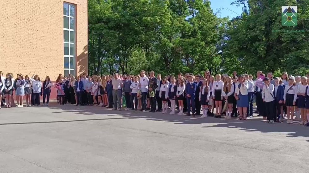 Евгений Морозов: В школах Брянки прозвенел последний звонок!