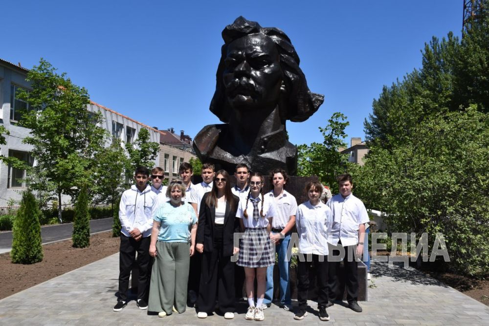 В Краснодоне открыли новый памятник великому русскому писателю