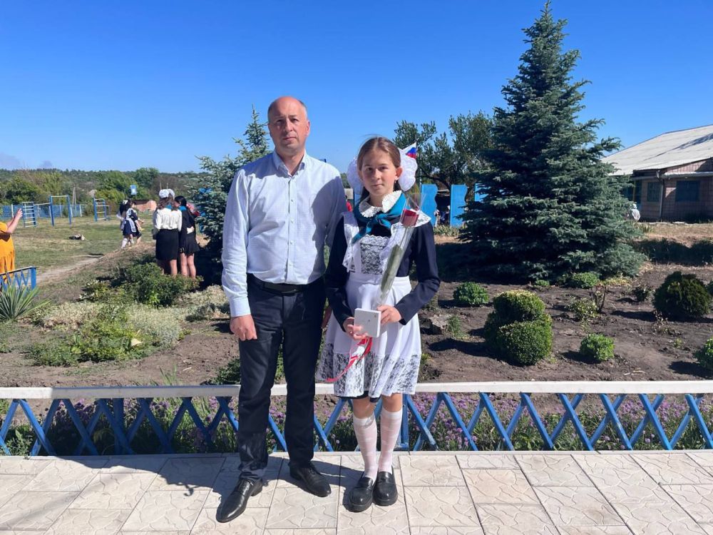 ������ ����������: ������� ���� Ƹ����, ��������� ������� 8 ������, ��������� ����� � ������� �� �������