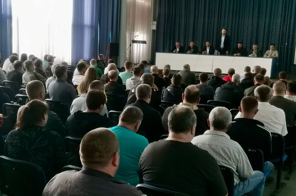 Министр топлива, энергетики и угольной промышленности ЛНР Денис Ярош и замминистра Максим Нестерчук посетили шахту "Молодогвардейская"