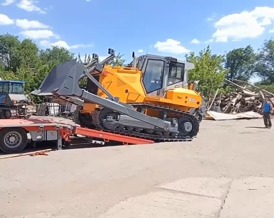 В рамках программы социально-экономического развития ЛНР город Первомайск спецтранспорт для одного из муниципальных унитарных предприятий, сообщил глава городского округа город Первомайск Сергей Колягин