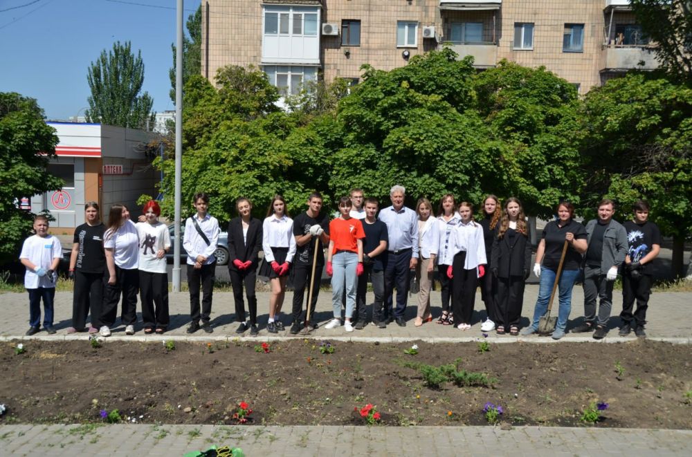 Сергей Козенко: Сегодня в рамках акции #ДеньСдетьми, приуроченной к празднику Дня защиты детей, провел время с ребятами из «Движения первых»