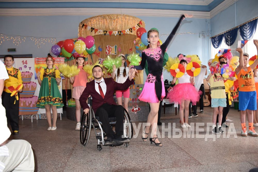 В Алчевске состоялось традиционное праздничное мероприятие для воспитанников алчевского отделения республиканского центра социальной реабилитации детей-инвалидов «Возрождение»