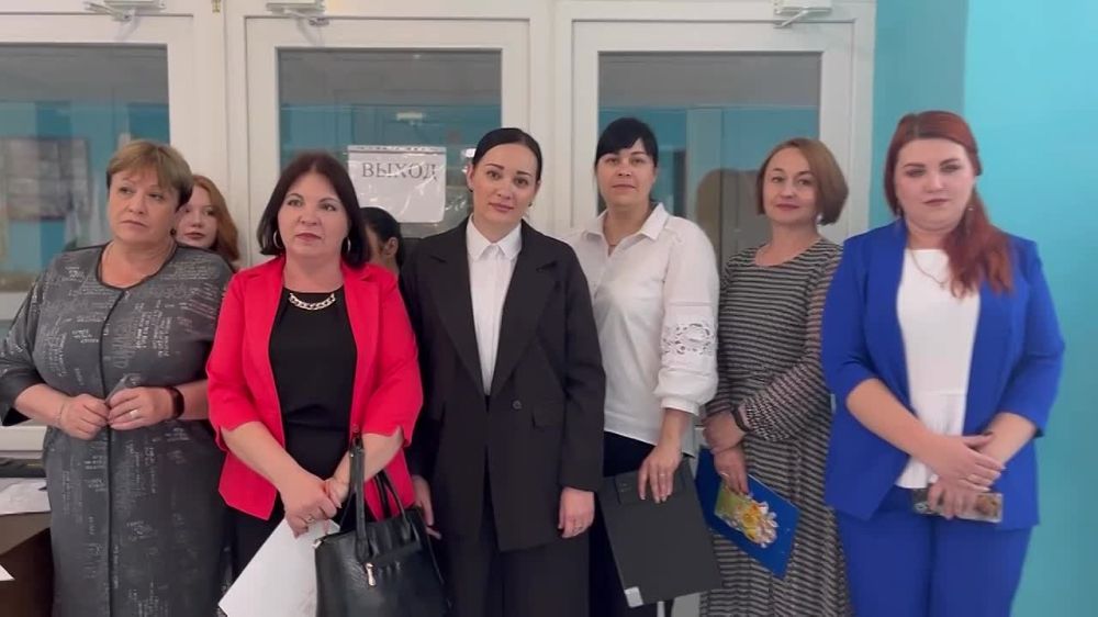 Россия в миниатюре. Сегодня в Краснолучской школе № 29 имени Героя Советского Союза С.Х. Хасанова проходил муниципальный этап ежегодного Регионального фестиваля образовательных практик «Россия - Родина моя и все мы в ней одна семья»