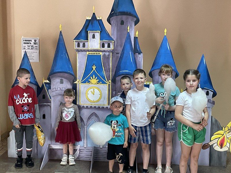 Сегодня в Суходольске детвору ожидала череда интересных мероприятий, подготовленных творческим коллективом Дворца культуры им.О.Кошевого