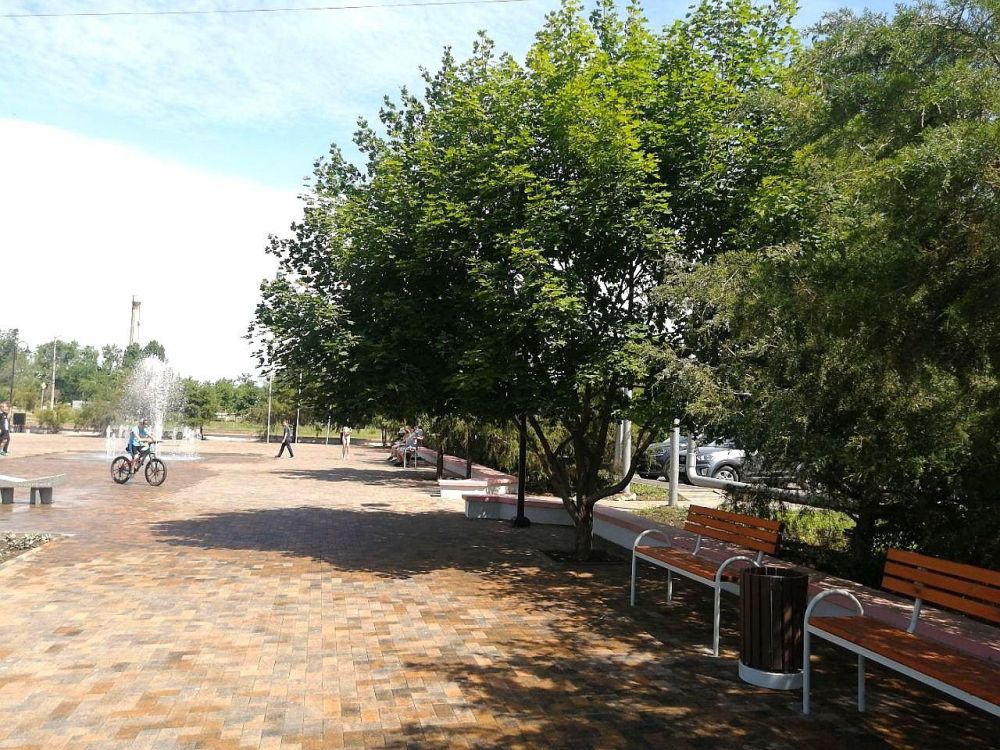 При координации Минстроя ЛНР в Краснодоне обустроена новая детская площадка на аллее Защитников Родины по ул. со