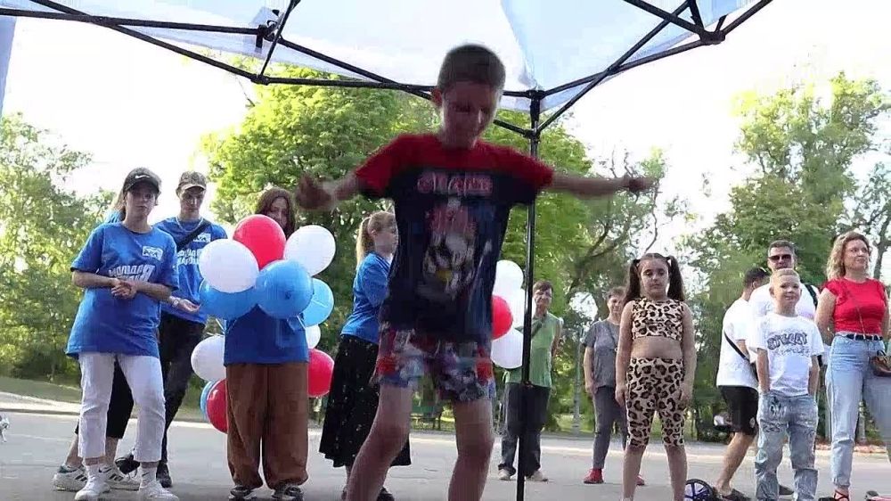 МГЕР ЛНР в Международный день защиты детей организовали развлекательные мероприятия в парке культуры и отдыха имени Горького для детишек