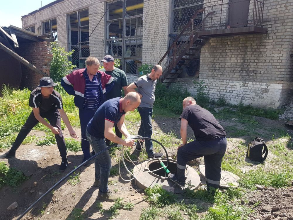 Сергей Колягин: Представители Калужской области доставили в город Золотое насосное оборудование для скважины на кв.Солнечный