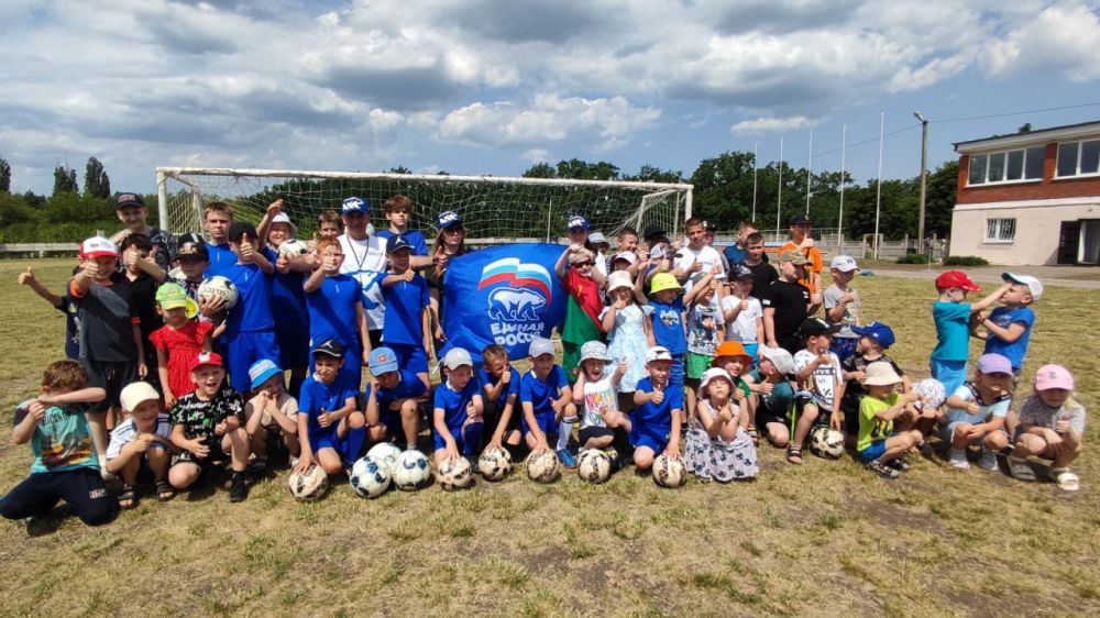 В рамках Всероссийского летнего марафона «Сила России» активисты партии «Единая Россия» проводят спортивные мероприятия для жителей республики