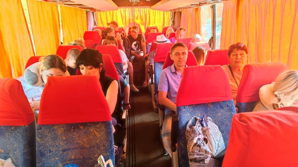 «Единая Россия» отправила на отдых в Крым семьи участников СВО