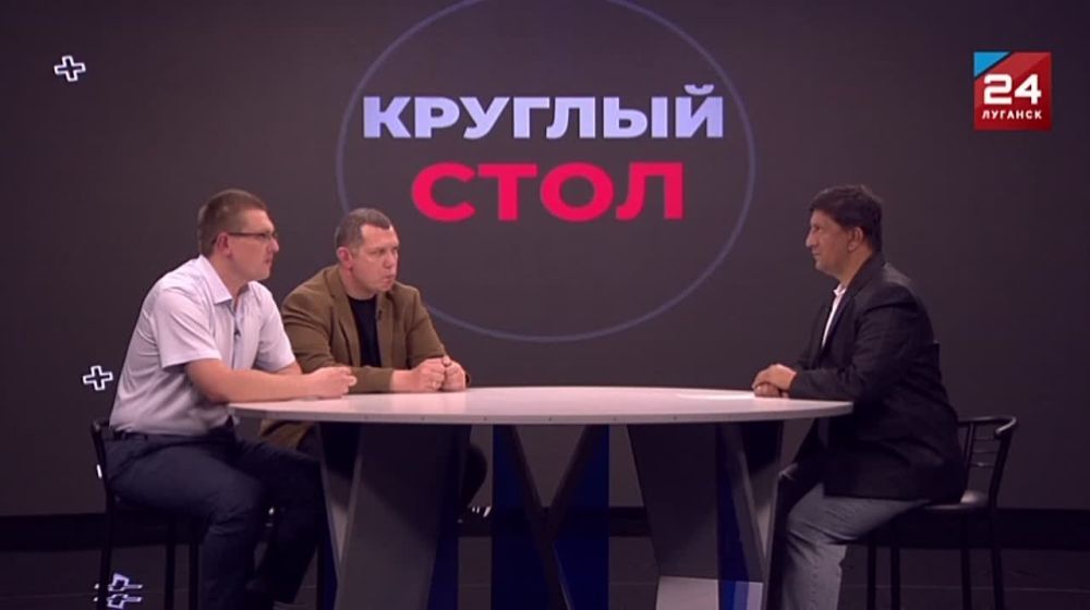 Глава городского округа муниципального образования города Брянка Евгений Морозов в эфире программы «Круглый стол» на телеканале «Луганск 24» рассказал о восстановительных работах, которые сейчас ведутся в Брянке при содействии шеф-региона Брянской области