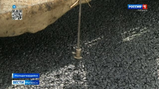 На участке федеральный трассы от границы с Ростовской областью до Луганска приступили к укладке последнего слоя асфальта